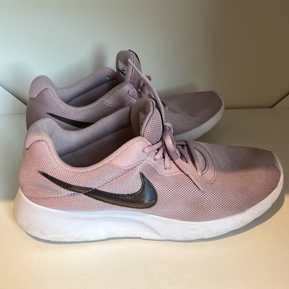 Pink Nikes Size 9 - Picture 5 of 5